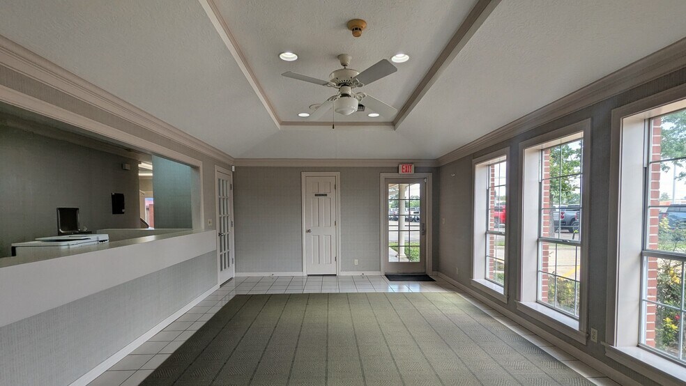 More Photos Of 3635 Eastex Fwy, Beaumont Office For Sale