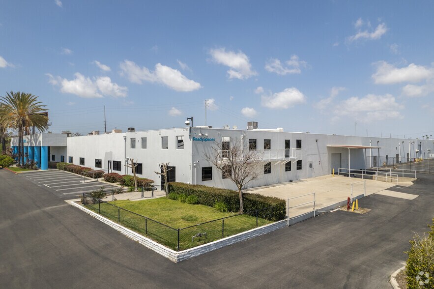 More Photos Of 3731 Warner Ave, Santa Ana Warehouse For Lease