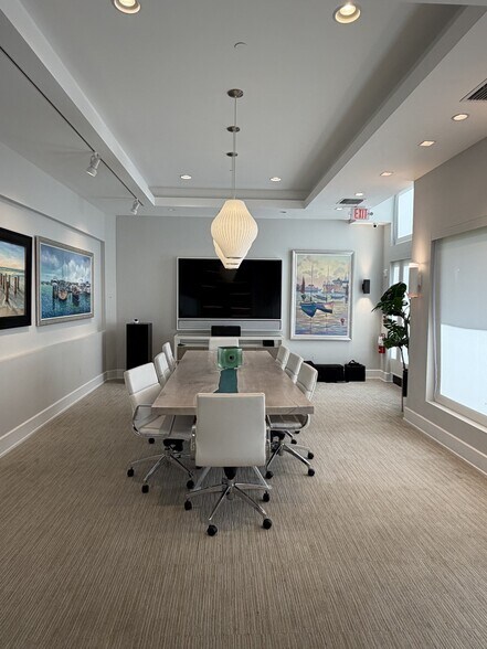 More Photos Of 633 9th St N, Naples Office For Lease