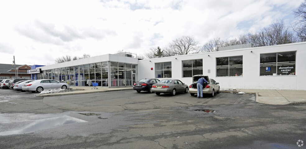 More Photos Of 809 N State Route 17, Paramus Freestanding For Lease