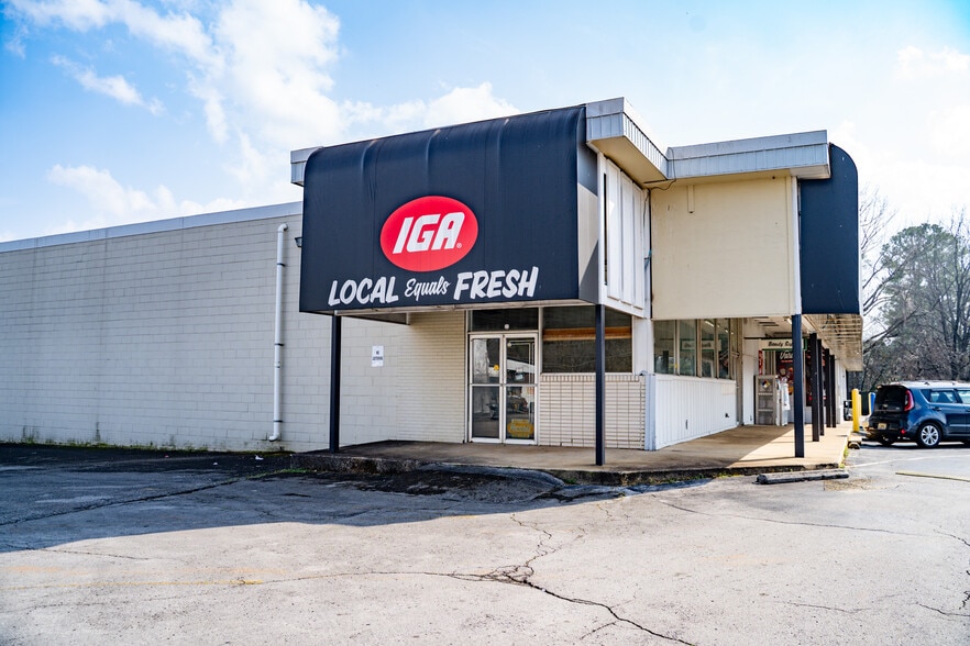 More Photos Of 3420 NW Pulaski Pike, Huntsville General Retail For Lease