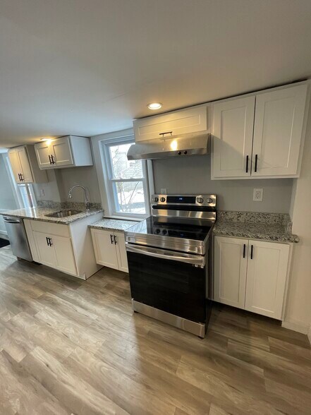 More Photos Of 3 Portsmouth Ave, Exeter General Retail For Lease