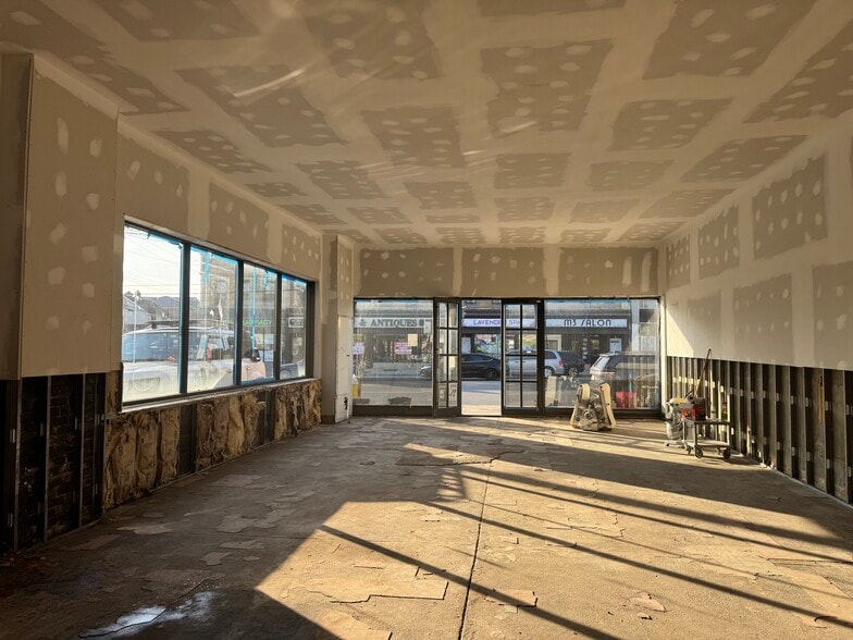 More Photos Of 12 Northern Blvd, Great Neck Storefront For Sale
