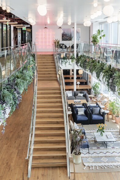 More Photos Of 555 W 5th St, Los Angeles Office For Lease