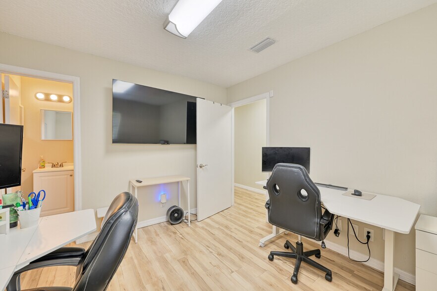 More Photos Of 1824 Blanding Blvd, Jacksonville Medical For Sale