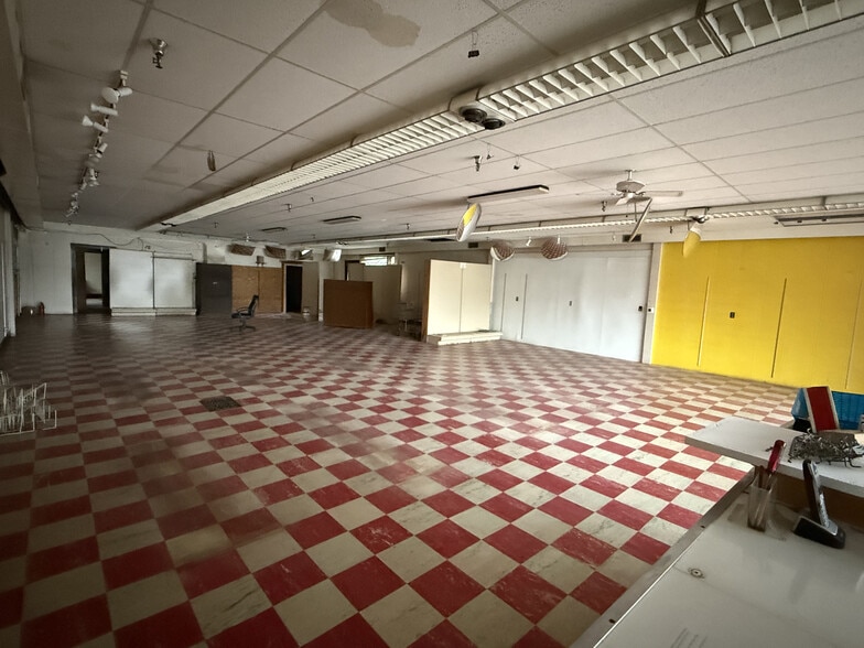 More Photos Of 1 Hudson Ave, Chatham General Retail For Lease