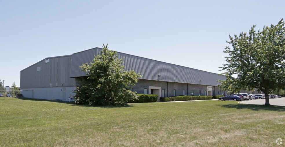More Photos Of 1985 Swarthmore Ave, Lakewood Warehouse For Lease