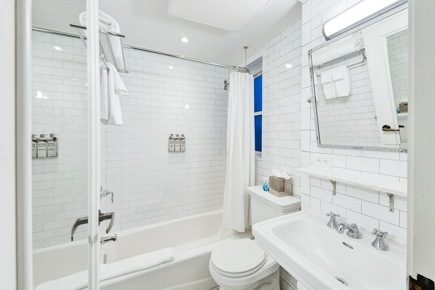 More Photos Of 34 E 32nd St, New York Hotel For Sale