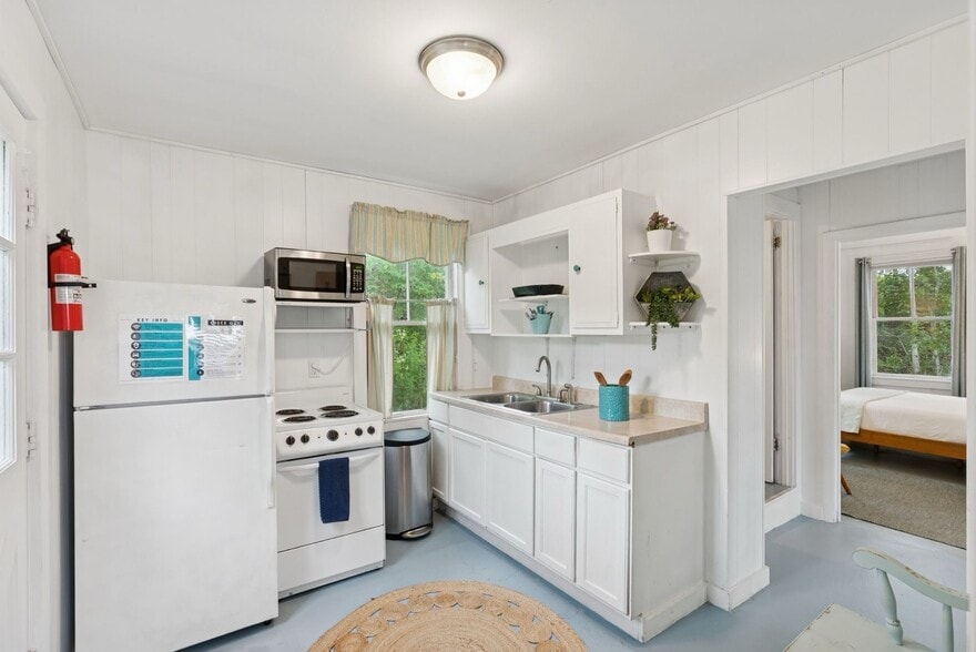 More Photos Of 201 Snowball Hill Rd, New Harbor Hotel For Sale