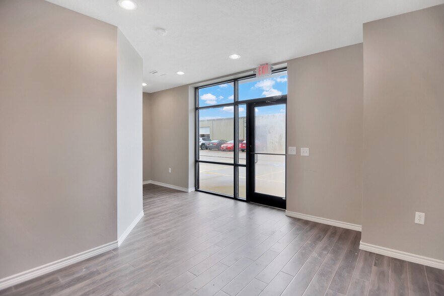 More Photos Of 20150 Kuykendahl Rd, Spring Warehouse For Lease