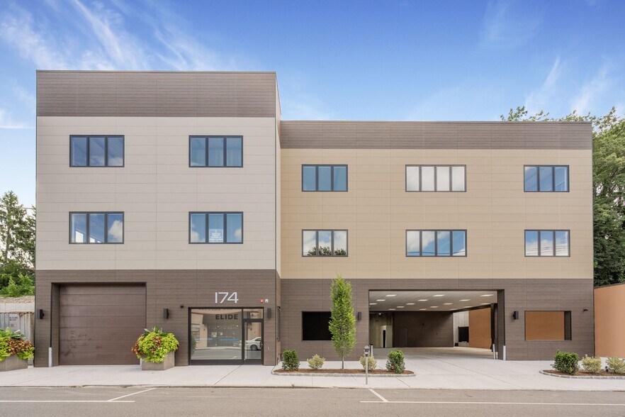 More Photos Of 174 Marbledale Rd, Tuckahoe Showroom For Lease