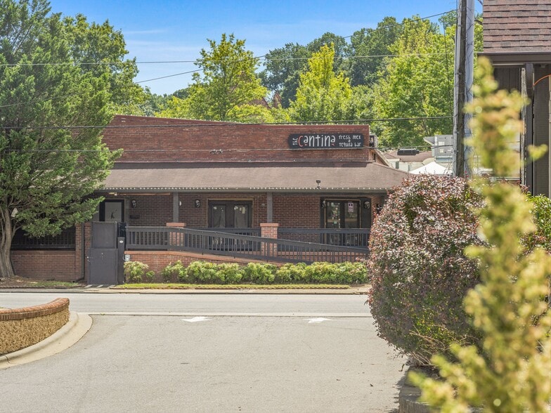 More Photos Of 10 Biltmore Plz, Asheville Restaurant For Lease