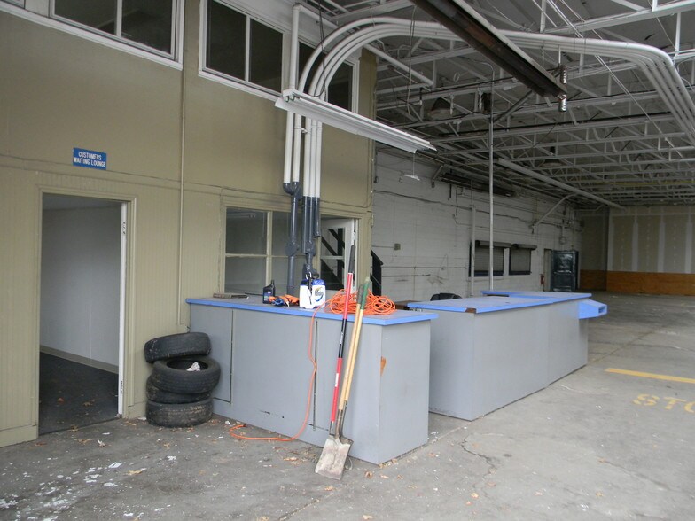 More Photos Of 1212 Abbott Rd, Buffalo Auto Dealership For Lease
