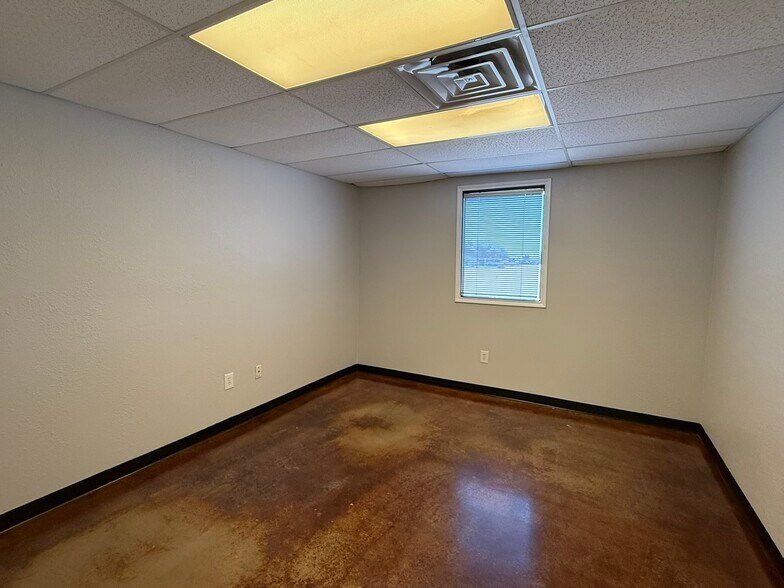 More Photos Of 3105 S County Road 1255, Midland Warehouse For Lease