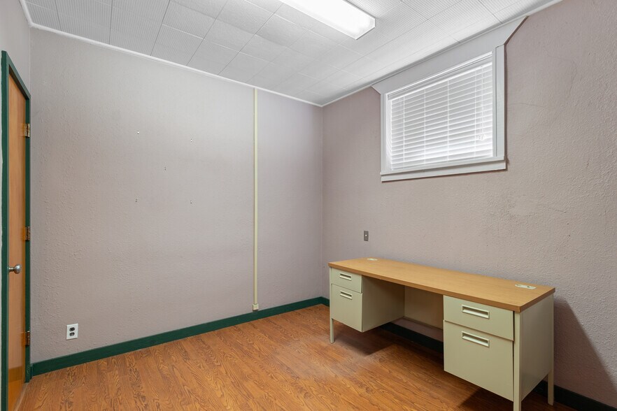 More Photos Of 116 E Robert S Kerr Blvd, Wynnewood Medical For Sale