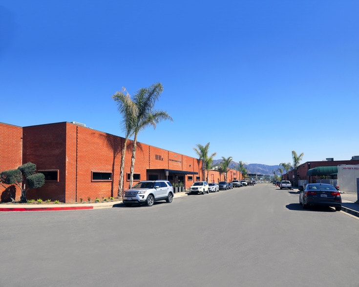 More Photos Of 4121-4131 Vanowen Pl, Burbank Warehouse For Lease