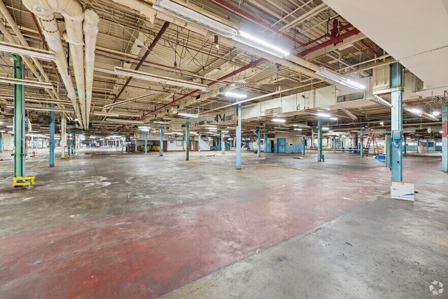 More Photos Of 92 Deerfield Rd, Windsor Unknown For Lease