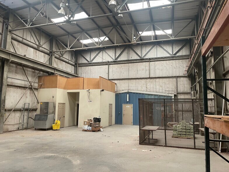 More Photos Of 14625 N Hollyhock Ave, Gardendale Warehouse For Sale