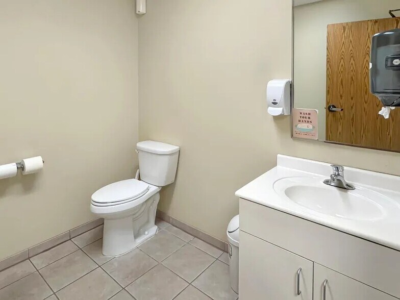 More Photos Of 601 Jewett St, Marshall Office For Sale