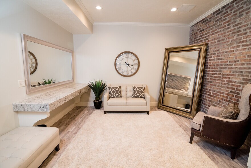 More Photos Of 22 E 200 S, Clearfield Restaurant For Sale