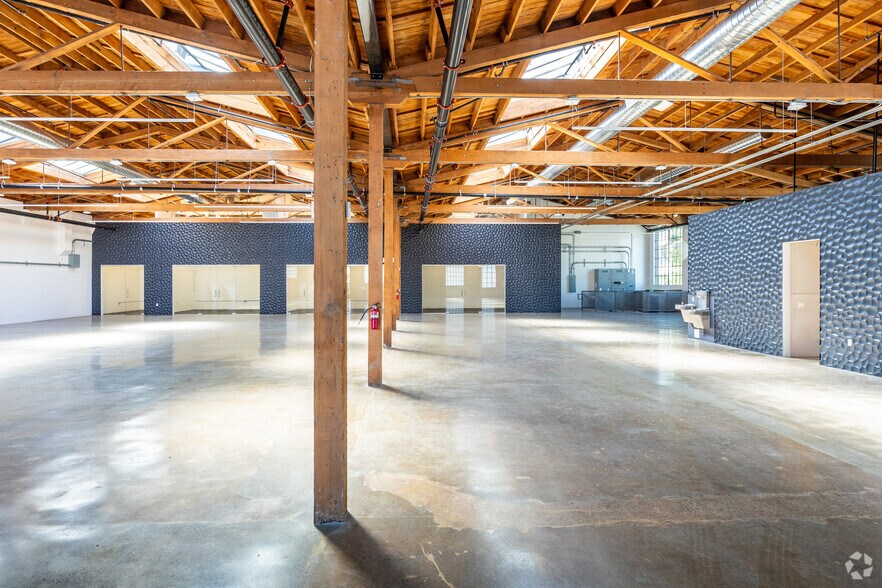 More Photos Of 2435-2445 16th St, San Francisco Service For Lease
