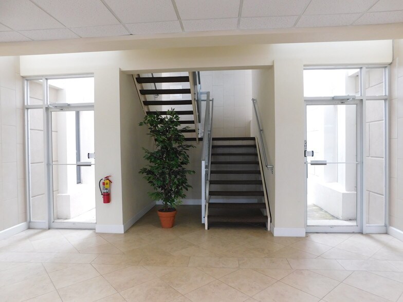 More Photos Of 65 E Nasa Blvd, Melbourne Office For Lease