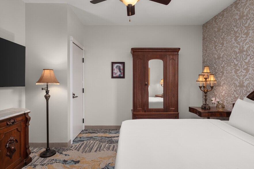 More Photos Of 2 Water St, Jackson Hotel For Sale