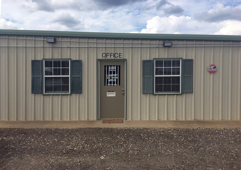 Primary Photo Of 5103 Estes Pky, Longview Self Storage For Lease