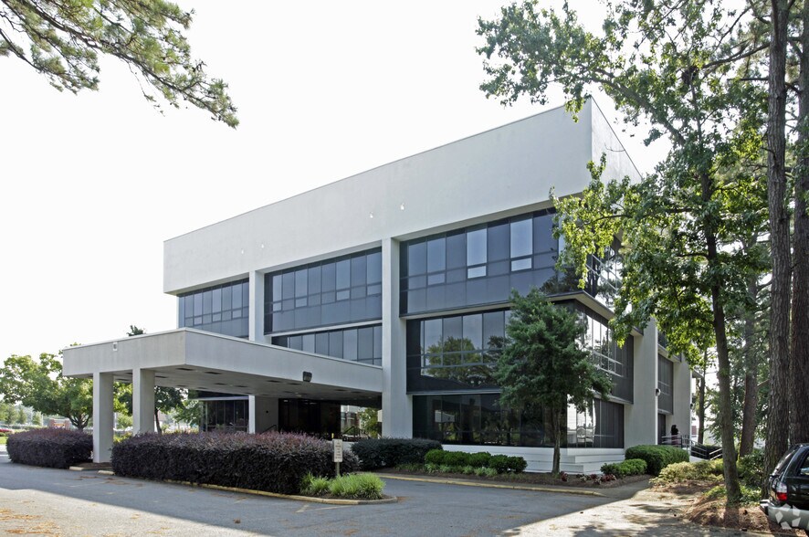 More Photos Of 5101 Cleveland St, Virginia Beach Office For Lease