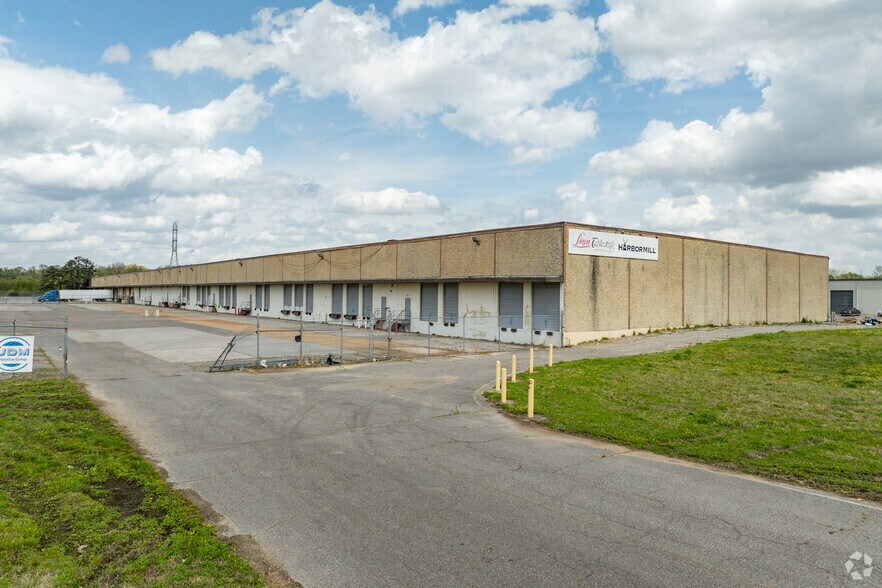 More Photos Of 2900 Datsun Dr, Memphis Distribution For Lease