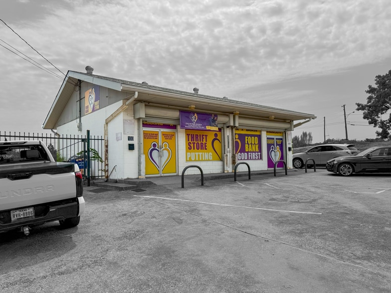 Primary Photo Of 2652 Cedar Crest Blvd, Dallas Storefront For Sale