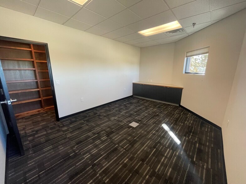More Photos Of 2700 Farmington Ave, Farmington Office For Sale