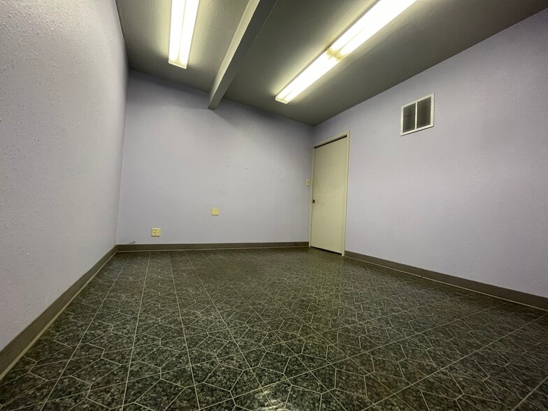 More Photos Of 21087 Cabot Blvd, Hayward Warehouse For Sale