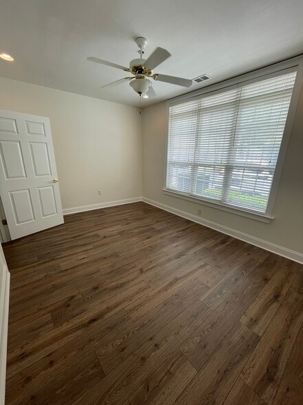 More Photos Of 3221 S Cherokee Ln, Woodstock Medical For Lease