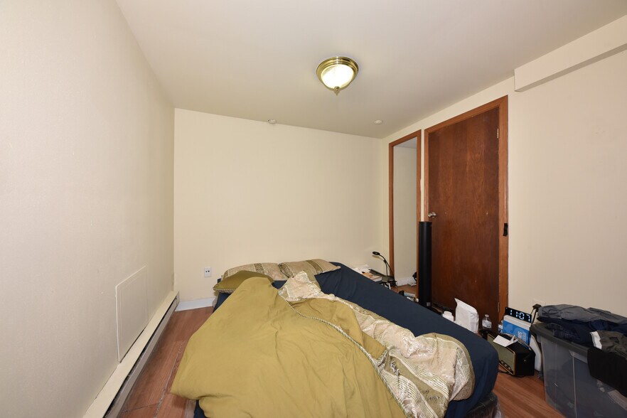 More Photos Of 2940 N Maryland Ave, Milwaukee Apartments For Sale