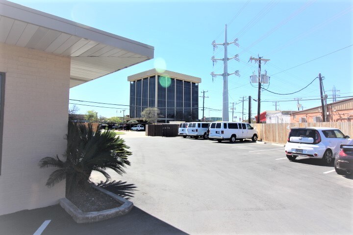 More Photos Of 8603 N New Braunfels Ave, San Antonio Medical For Sale