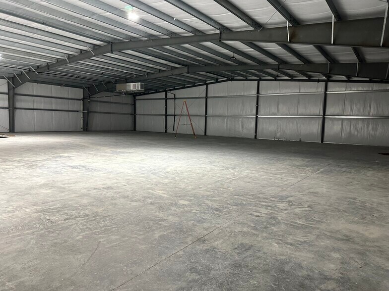 More Photos Of Moylan Rd, Panama City Beach Distribution For Lease