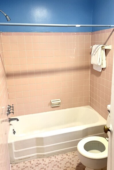 More Photos Of 1330 Main St, Turbeville Hotel For Sale