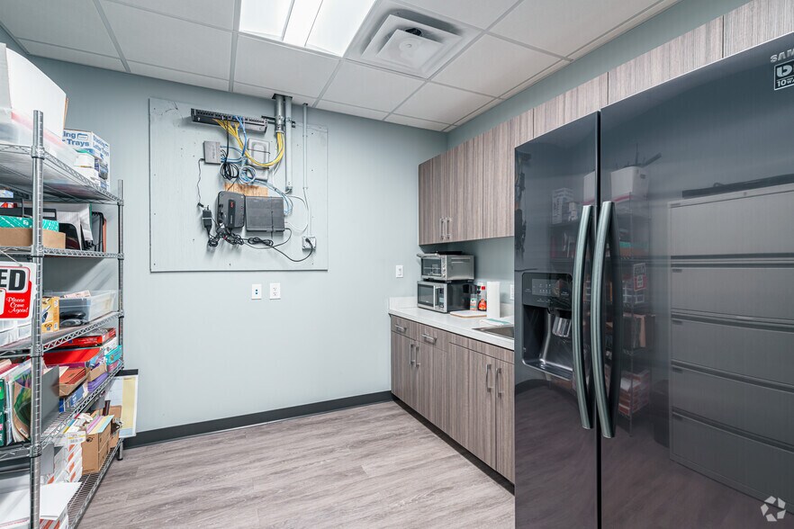 More Photos Of 800 Fairway Dr, Deerfield Beach Office Residential For Lease