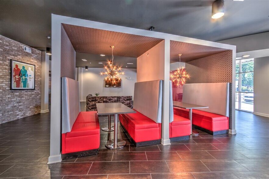 More Photos Of 395 S Highland St, Memphis Apartments For Lease