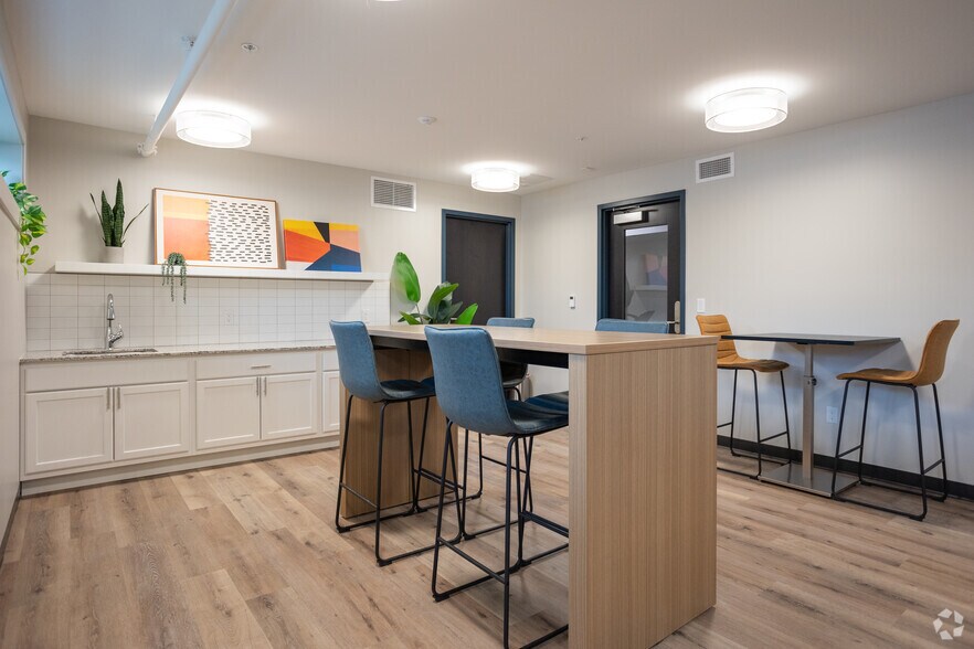 More Photos Of 900 Leonard St NW, Grand Rapids Apartments For Lease