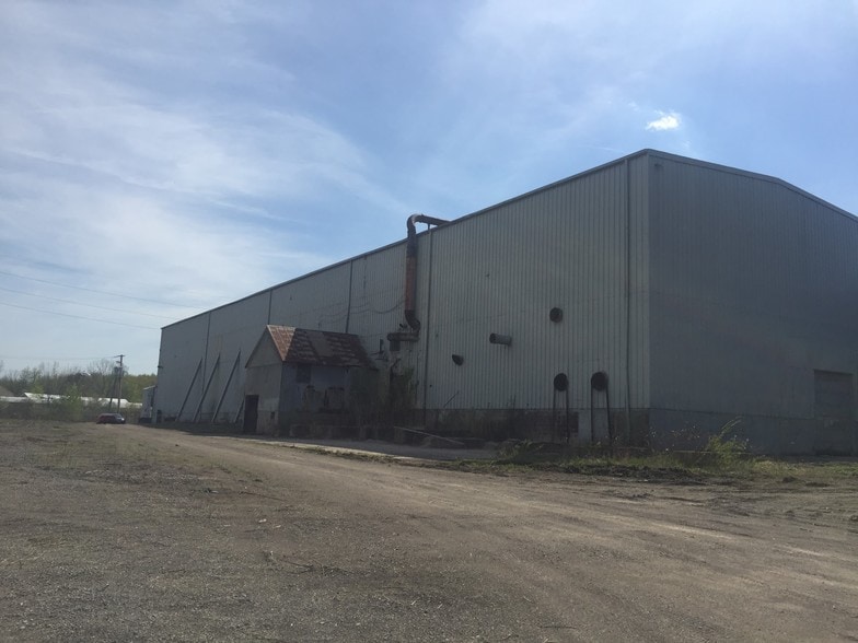 More Photos Of 1152 Elm St, Grafton Manufacturing For Sale