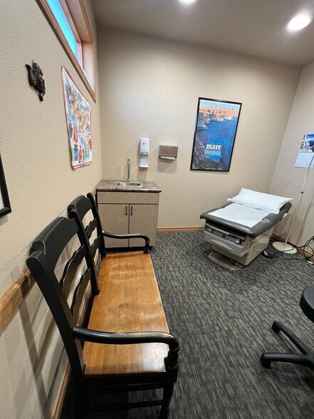 More Photos Of 77 Adcock Dr, Alamosa Healthcare For Sale