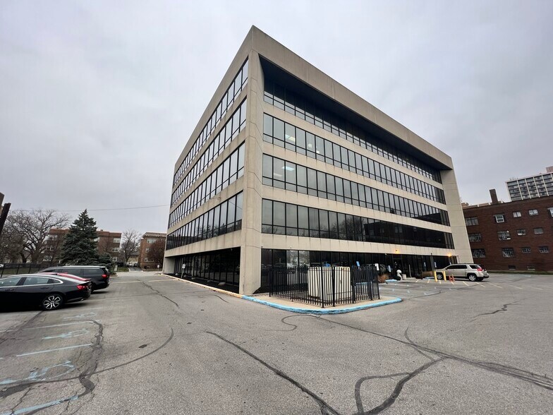 More Photos Of 3737 N Meridian St, Indianapolis Office For Lease