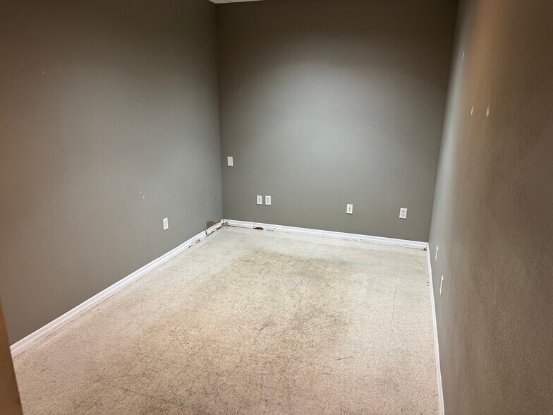 More Photos Of 3315 SW 13th St, Ocala Warehouse For Lease