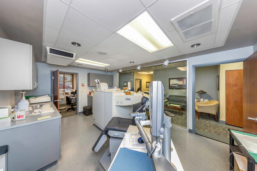 More Photos Of 2346 Drew St, Clearwater Office For Sale