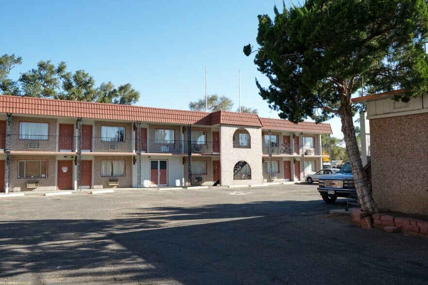 More Photos Of 1321 Elm Ave, Rocky Ford Hotel For Sale