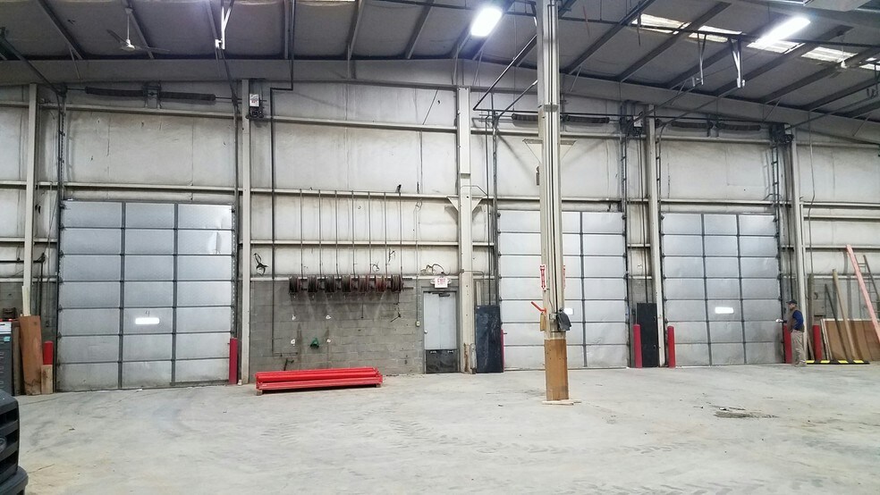 More Photos Of 2786 E Crescentville Rd, West Chester Warehouse For Lease