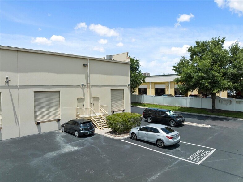More Photos Of 6600-6626 Kingspointe Pky, Orlando Distribution For Lease