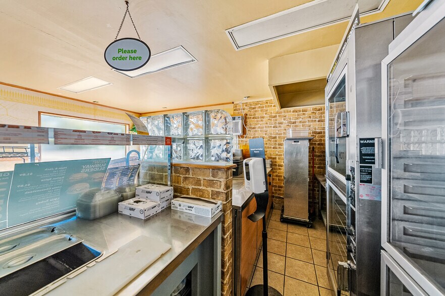 More Photos Of 21823 Highway 62, Shady Cove Storefront For Lease